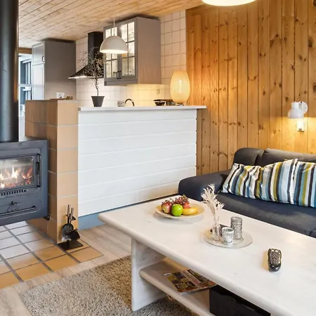 Gudrund - 250m From The Sea By Interhome *